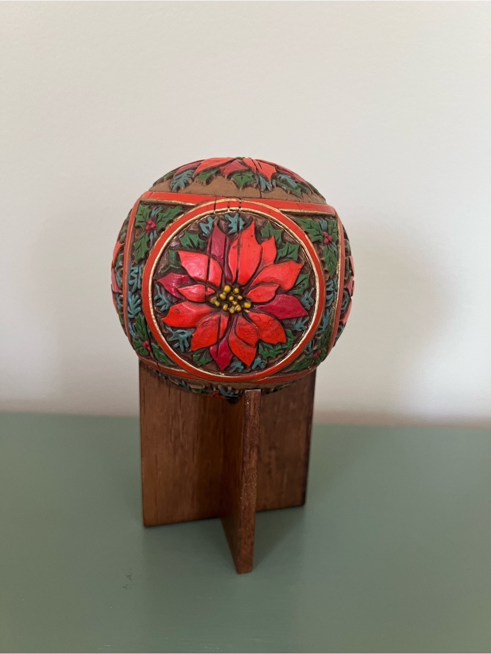 1978 Hallmark Holly And Poinsettia Ball With Stand Christmas Decor Table Top